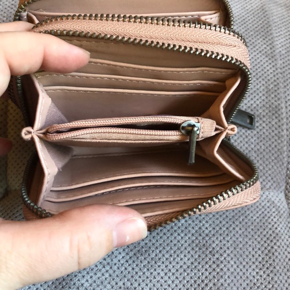 Soft Pink Universal Thread Wallet - Picture 6 of 8